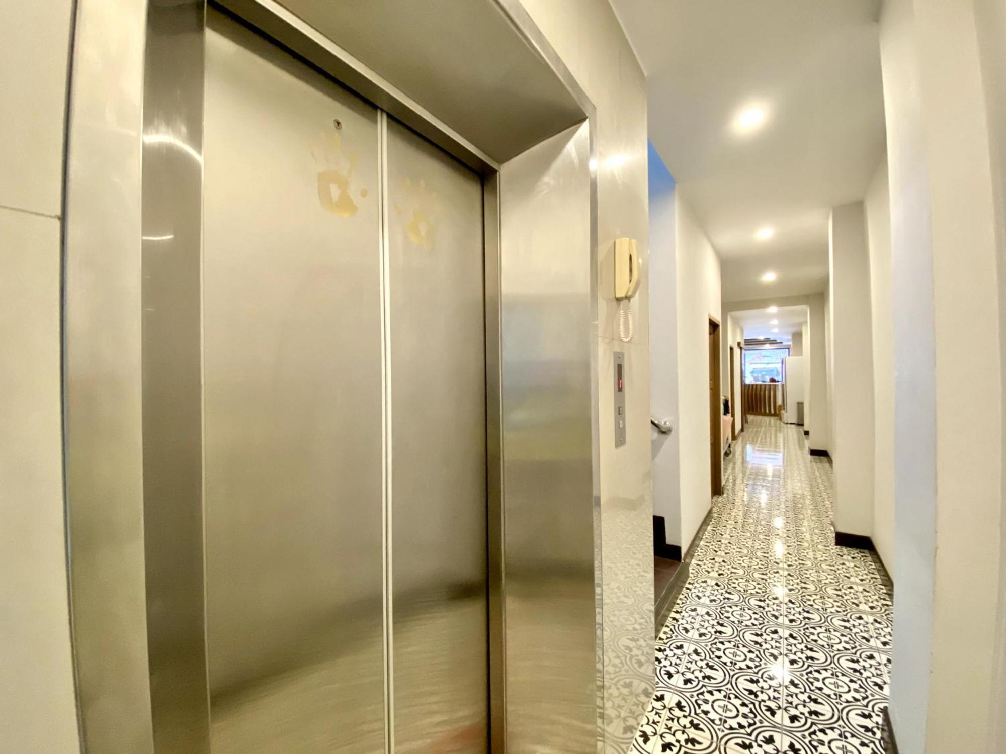 Sunray Beach Hotel Patong Exterior photo