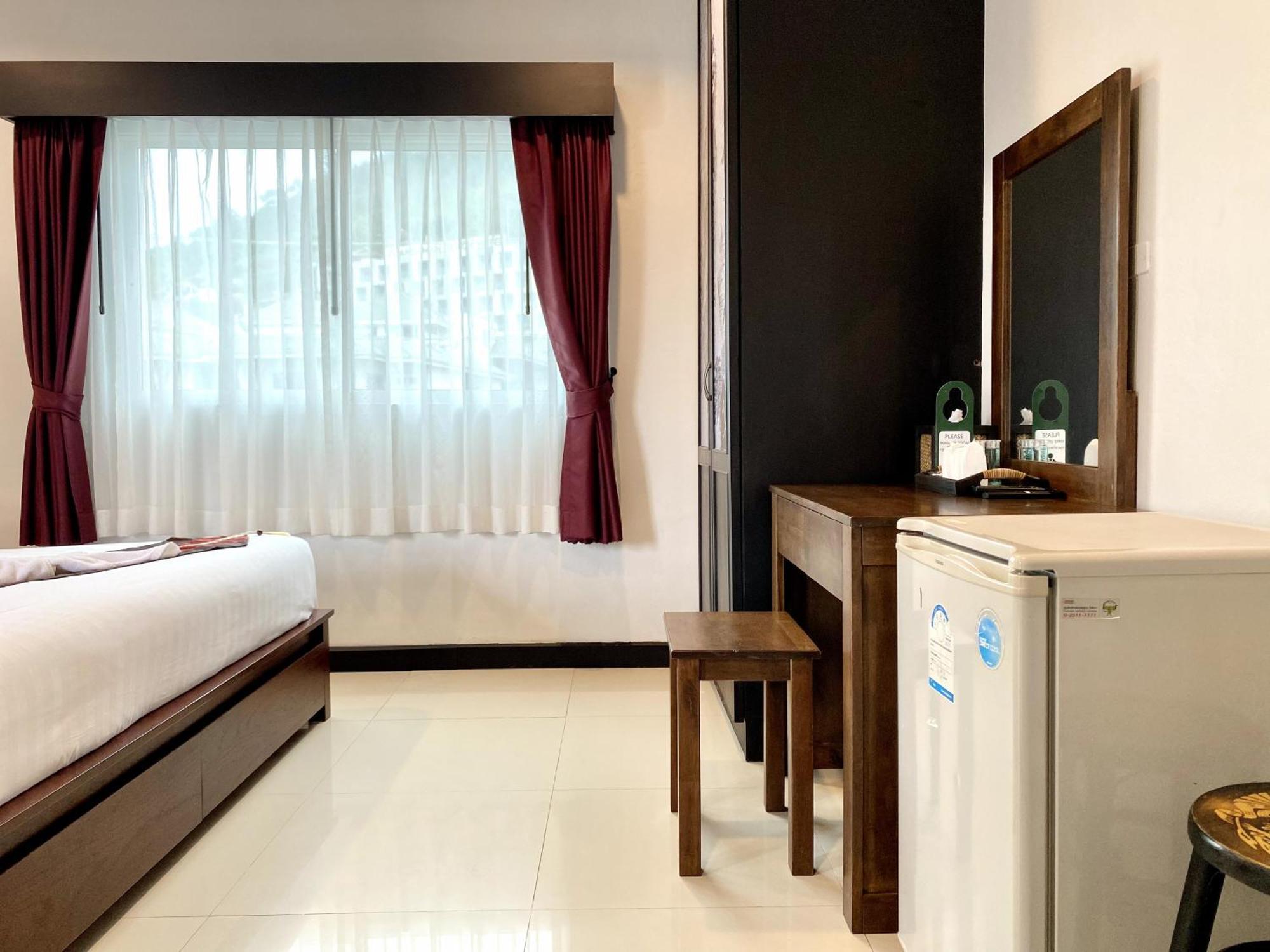 Sunray Beach Hotel Patong Exterior photo