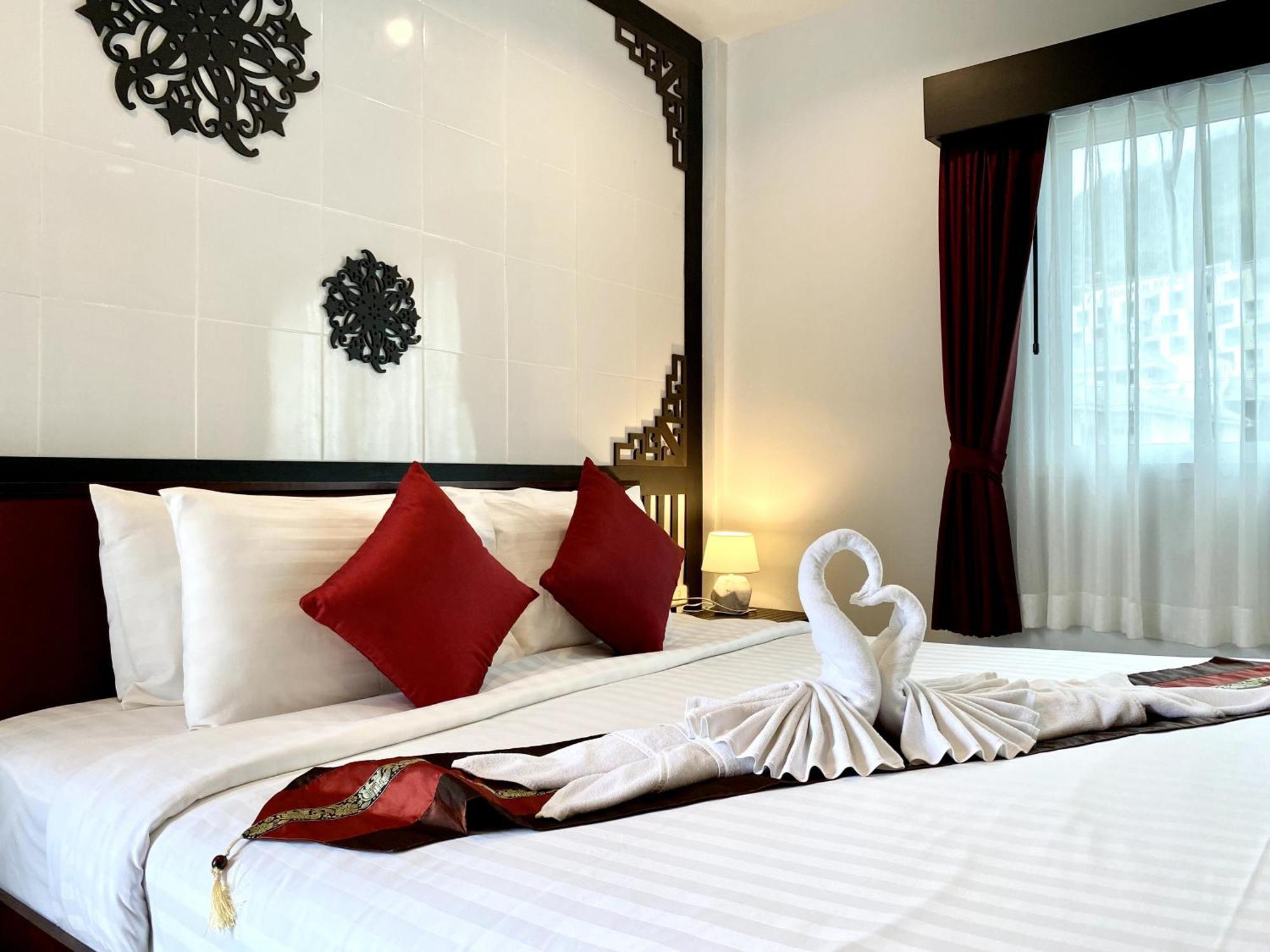 Sunray Beach Hotel Patong Exterior photo