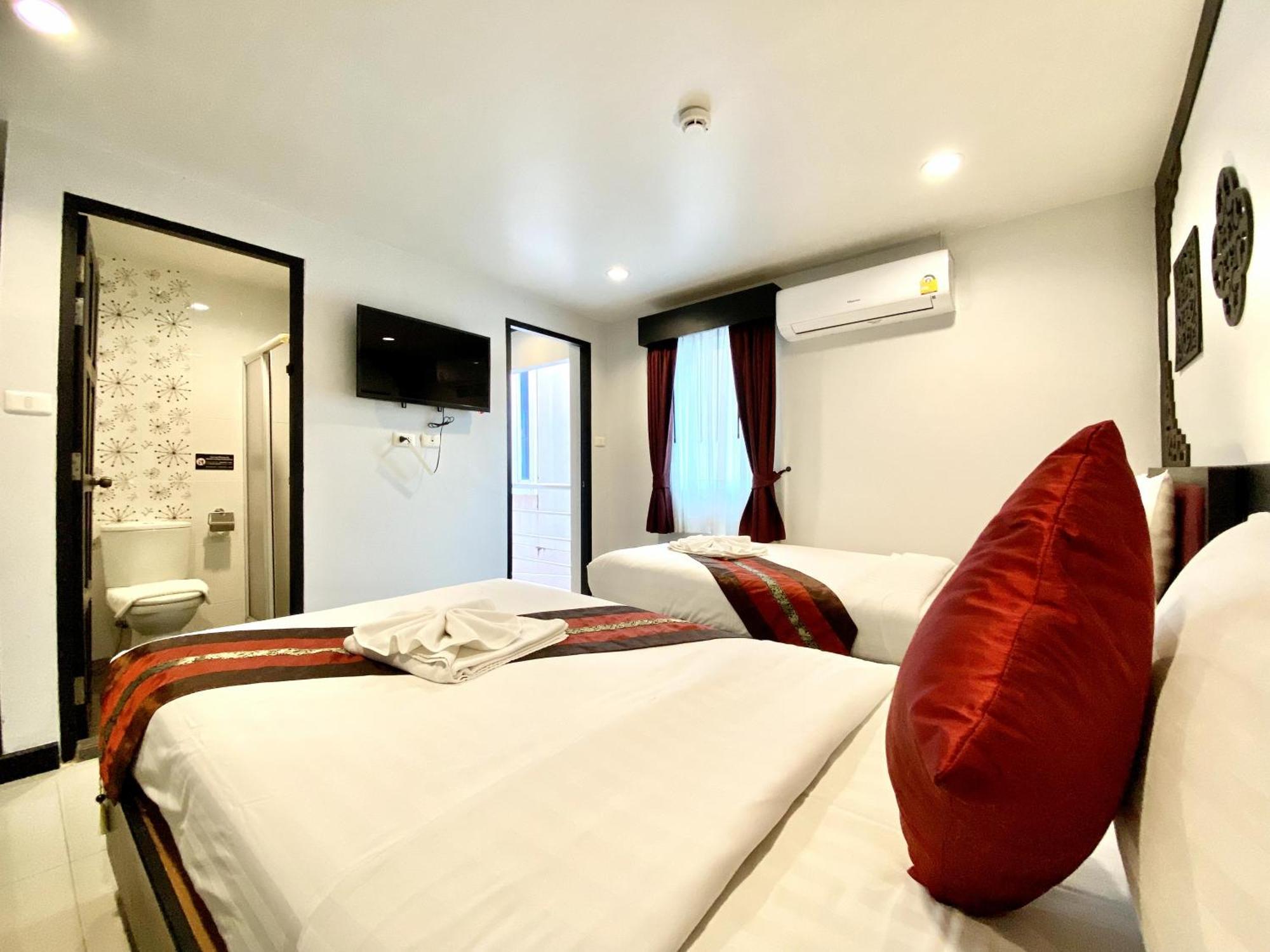 Sunray Beach Hotel Patong Exterior photo