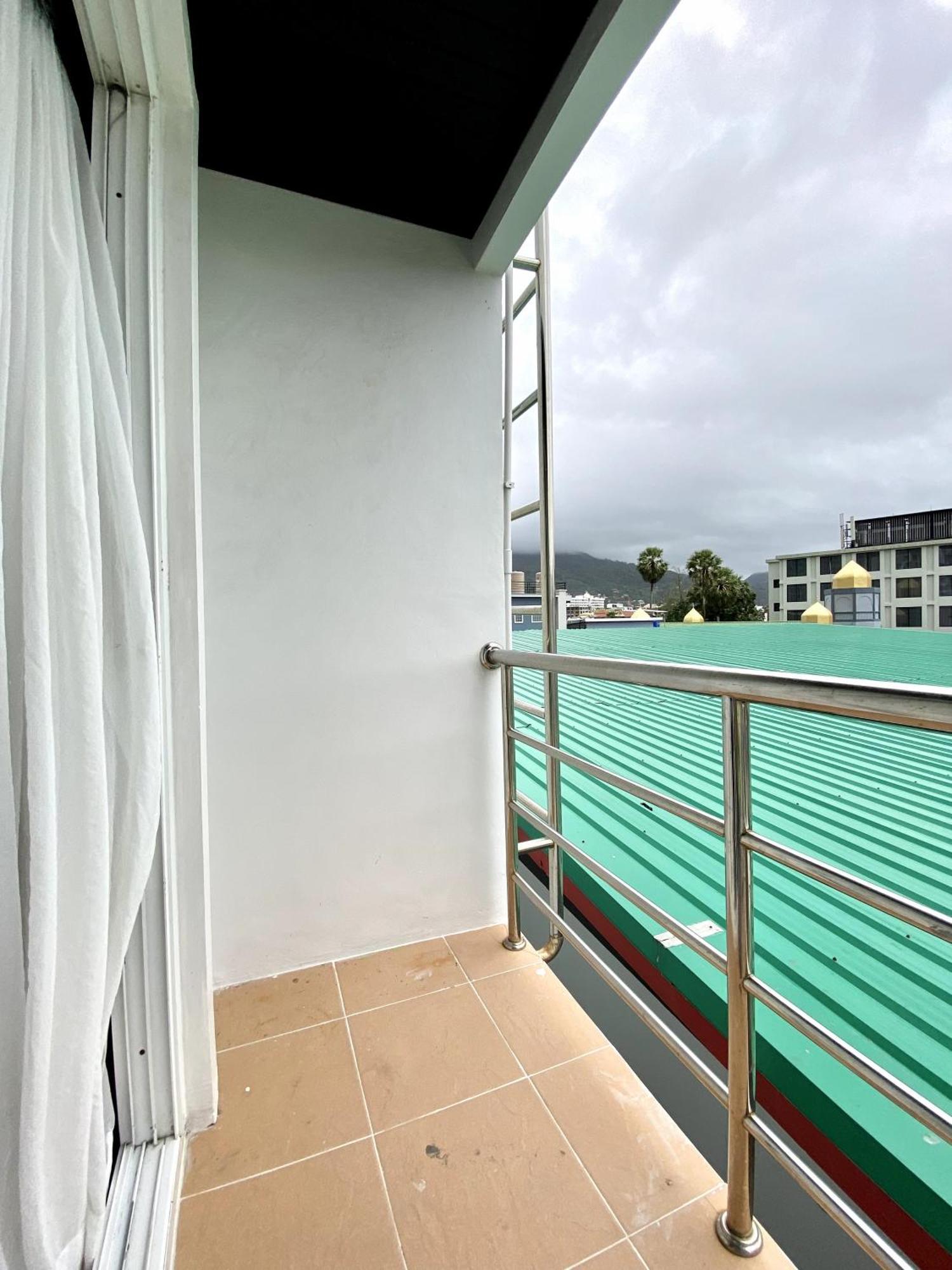 Sunray Beach Hotel Patong Exterior photo