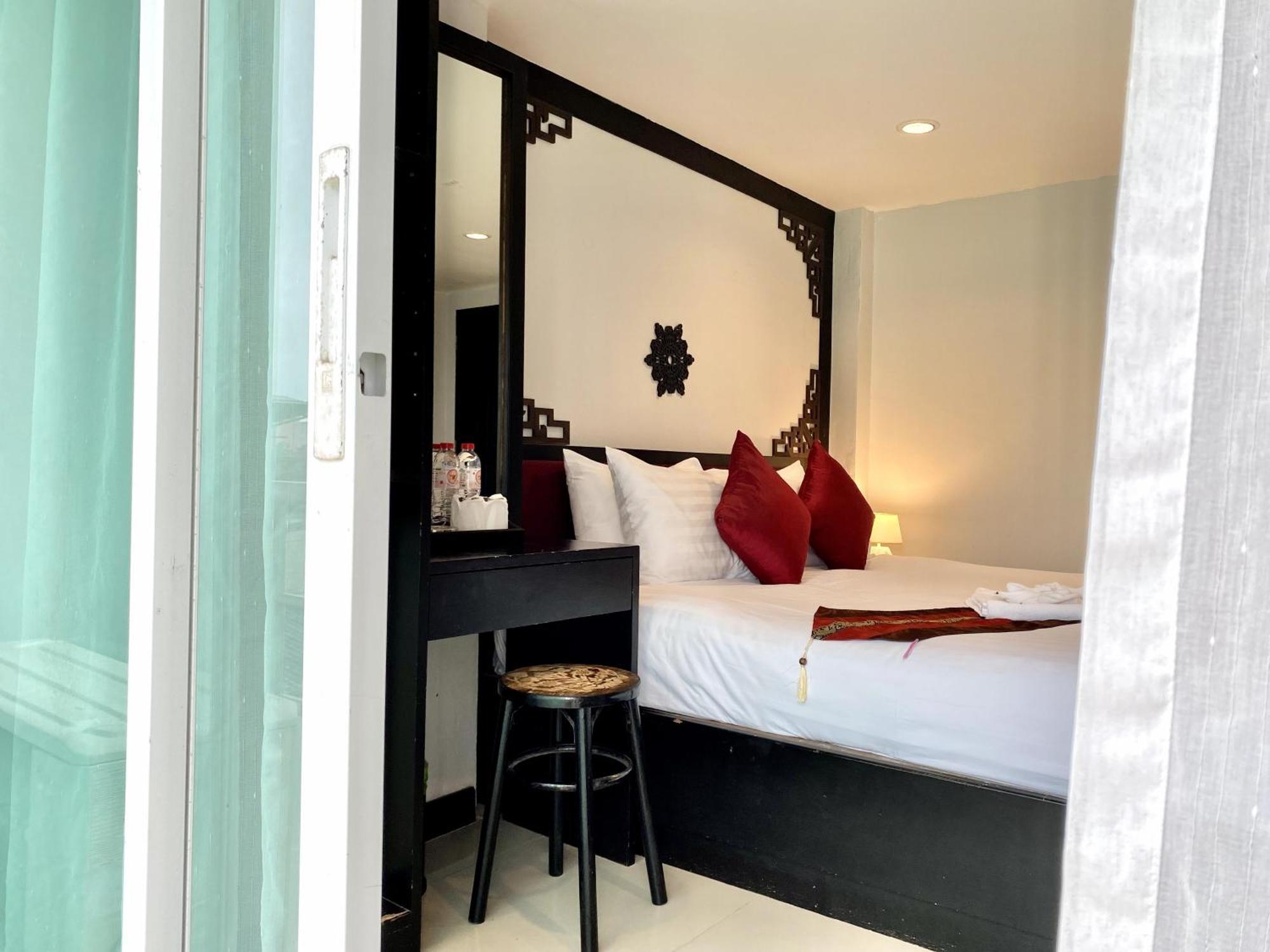 Sunray Beach Hotel Patong Exterior photo