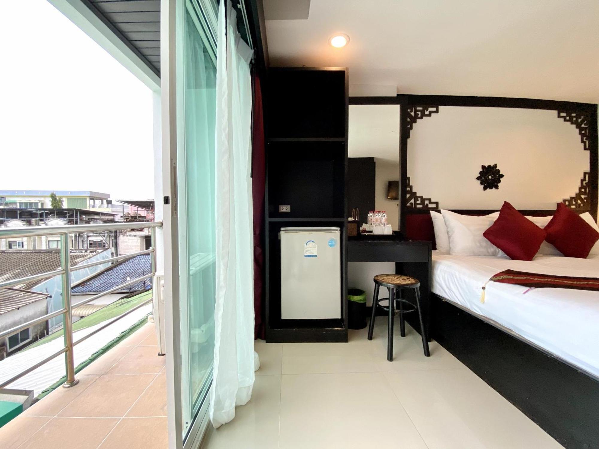 Sunray Beach Hotel Patong Exterior photo