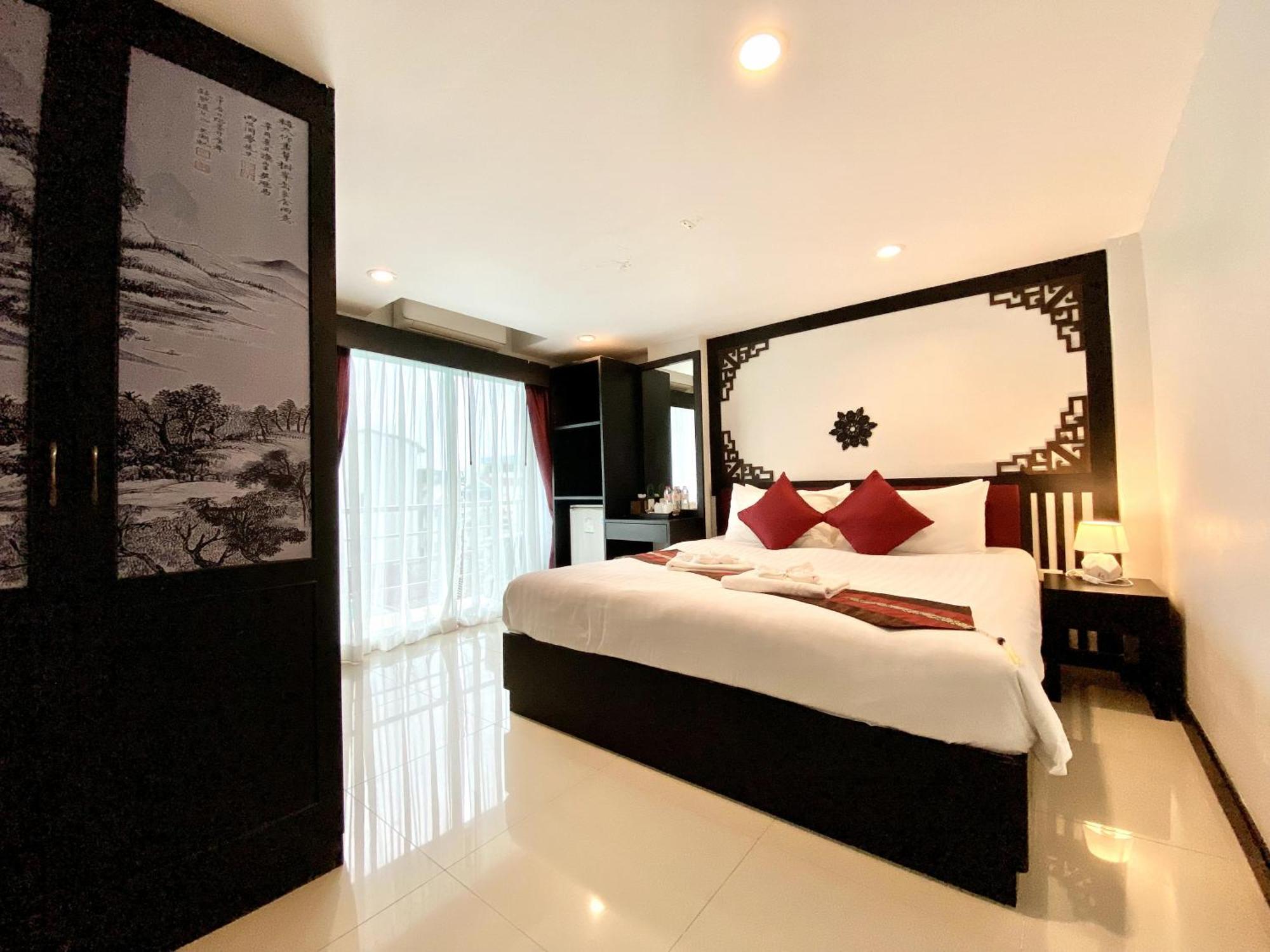 Sunray Beach Hotel Patong Exterior photo